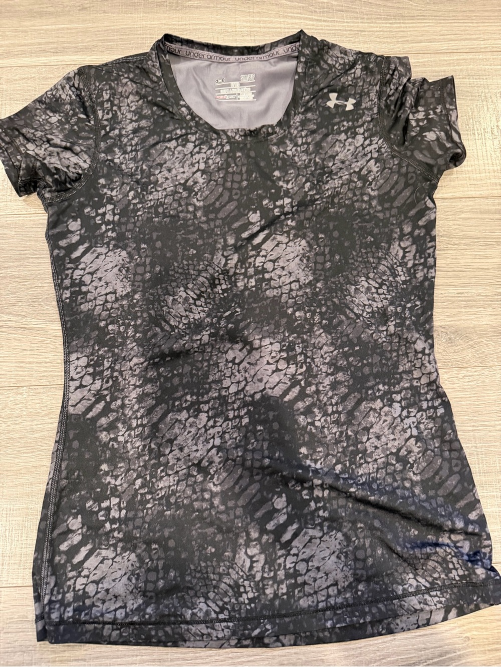 Under Armour Women's Black & Gray Patterned Short Sleeve Performance Tee